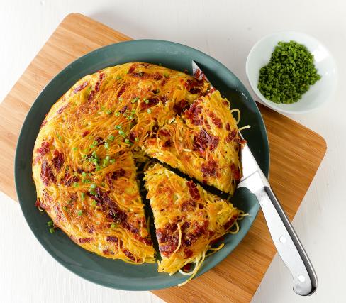 112014-pasta-omelette-mit-speck-und-schnittlauch