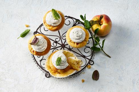 Pfirsich-Zitronen-Muffins mit Minzrahm | Kochen