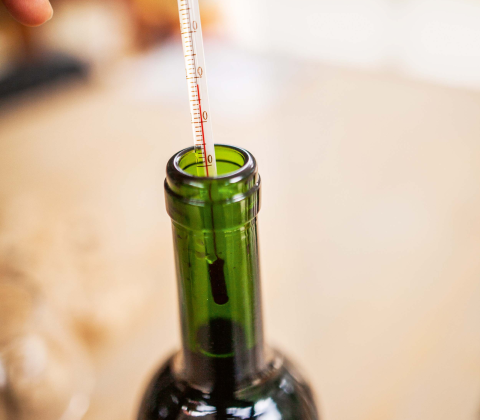 Bottle wine with spirtometer